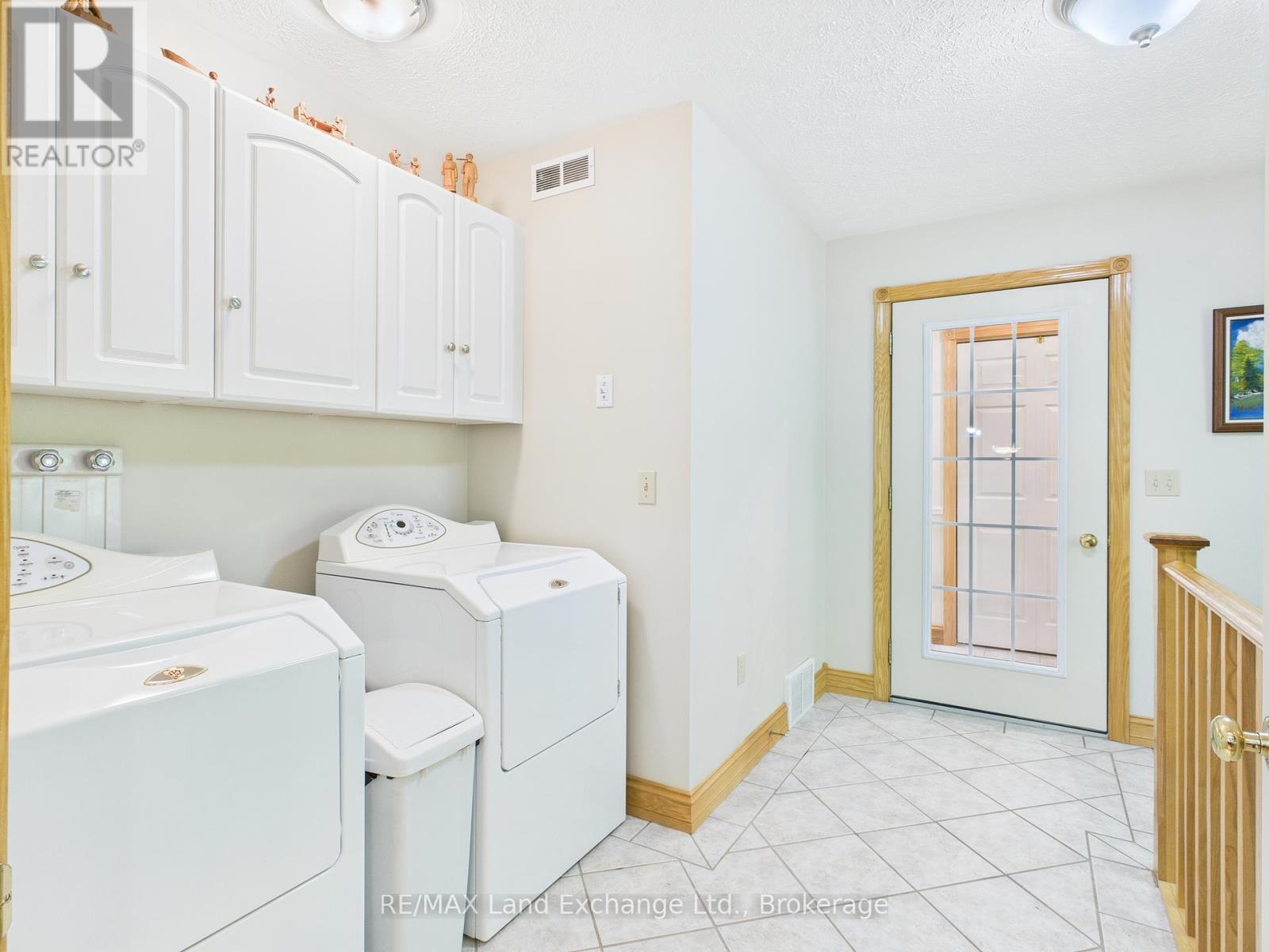 390 Paradise Lake Street, Huron-Kinloss, Ontario  N0G 2H0 - Photo 17 - X12209695