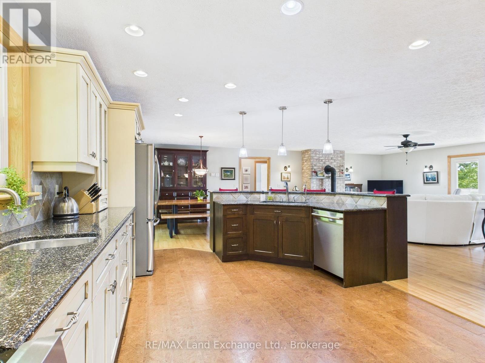 390 Paradise Lake Street, Huron-Kinloss, Ontario  N0G 2H0 - Photo 19 - X12209695