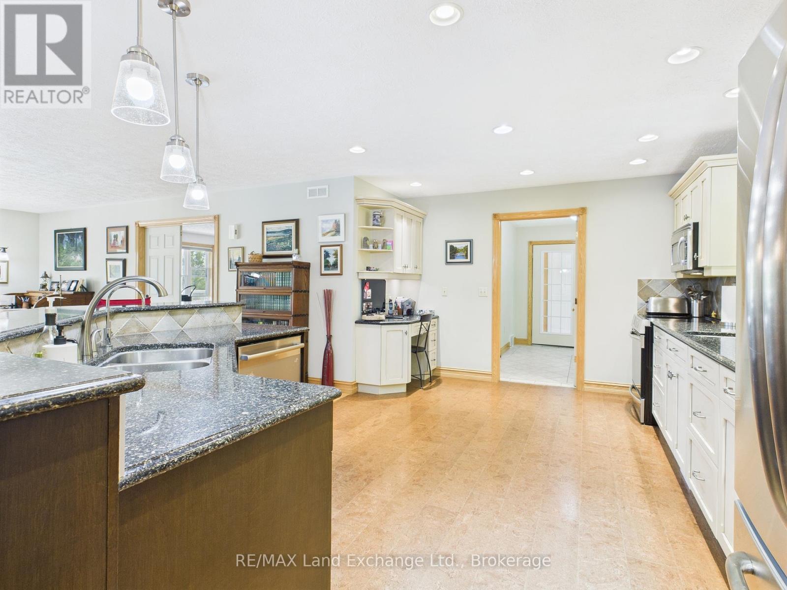 390 Paradise Lake Street, Huron-Kinloss, Ontario  N0G 2H0 - Photo 20 - X12209695
