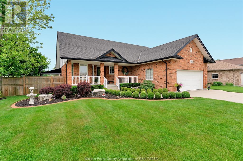 MLS# 25014632: 1594 WHITEWOOD DRIVE, Lakeshore, Canada