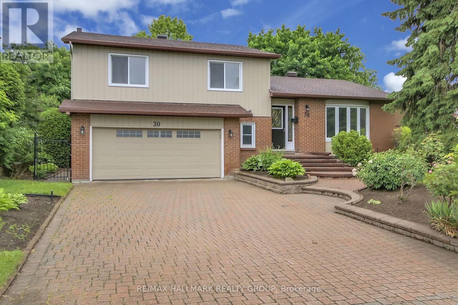 30 Brodeur Crescent, Ottawa, Ontario  K2L 1Z3 - Photo 1 - X12209773