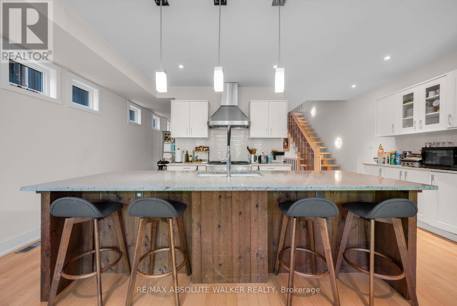 285 Kirchoffer Avenue, Ottawa, Ontario  K2A 1Y1 - Photo 10 - X12209801