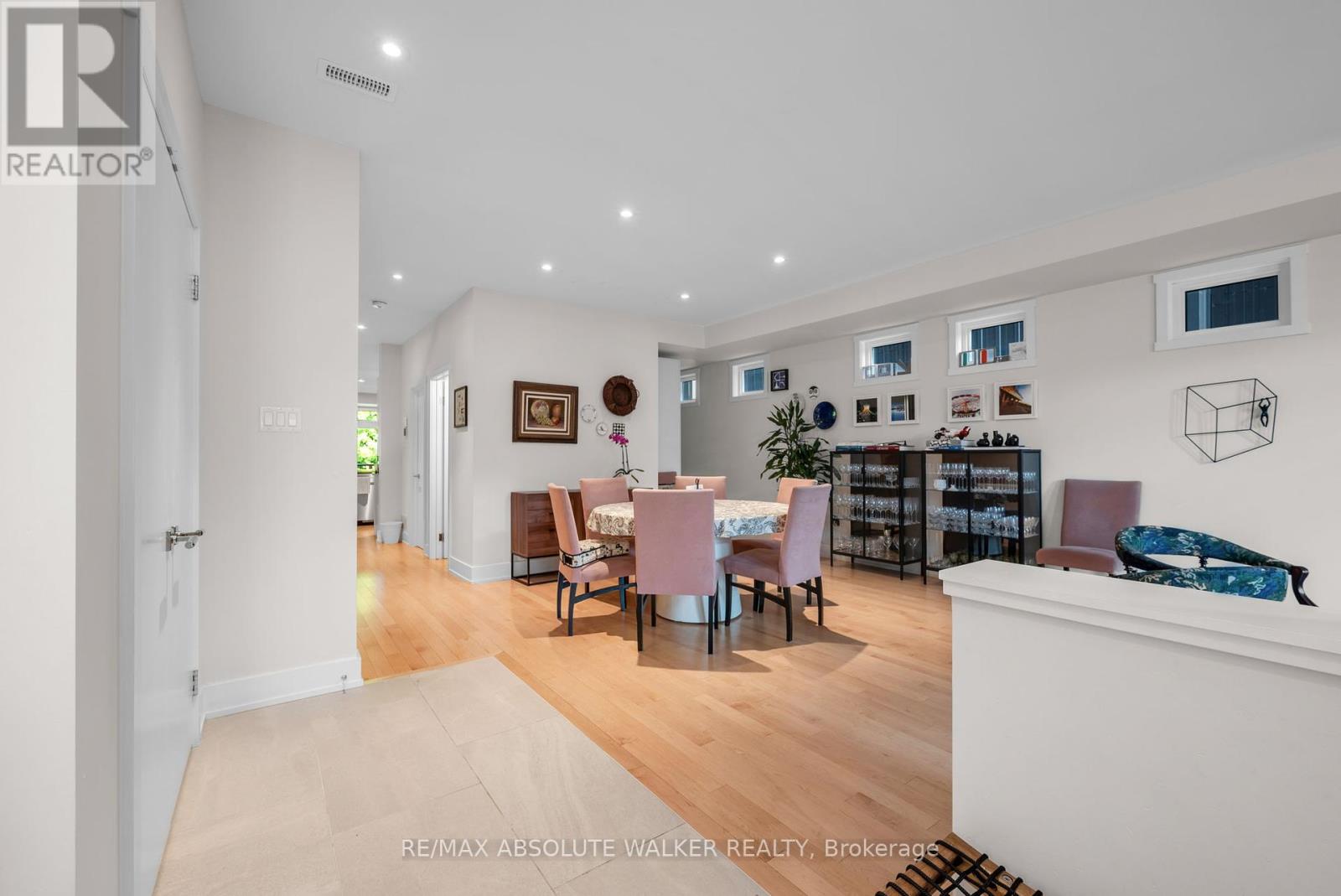 285 Kirchoffer Avenue, Ottawa, Ontario  K2A 1Y1 - Photo 2 - X12209801