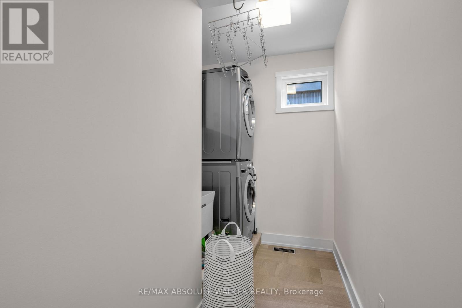 285 Kirchoffer Avenue, Ottawa, Ontario  K2A 1Y1 - Photo 32 - X12209801