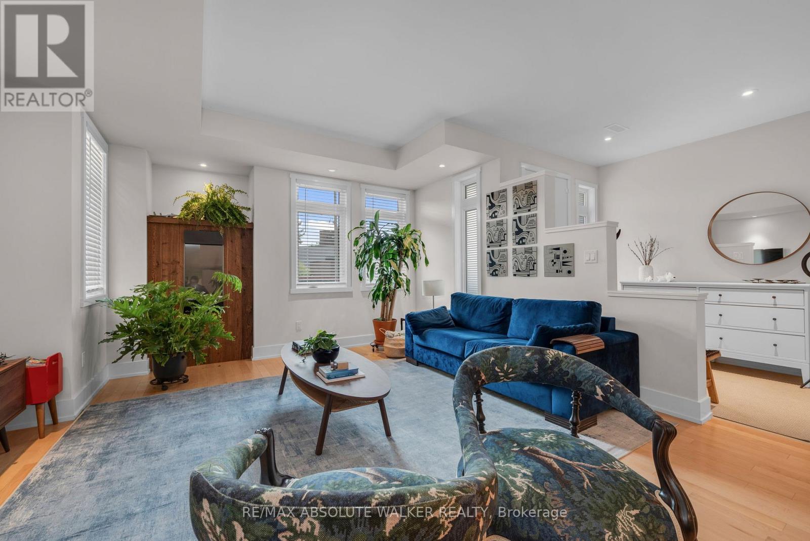 285 Kirchoffer Avenue, Ottawa, Ontario  K2A 1Y1 - Photo 4 - X12209801