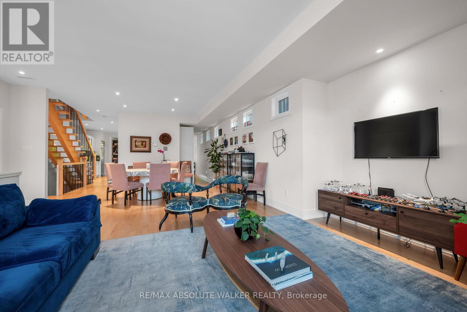 285 Kirchoffer Avenue, Ottawa, Ontario  K2A 1Y1 - Photo 5 - X12209801