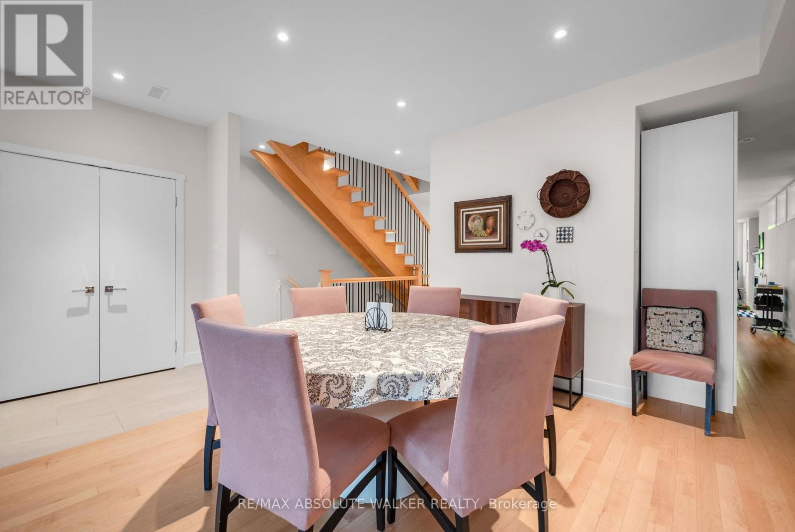 285 Kirchoffer Avenue, Ottawa, Ontario  K2A 1Y1 - Photo 7 - X12209801