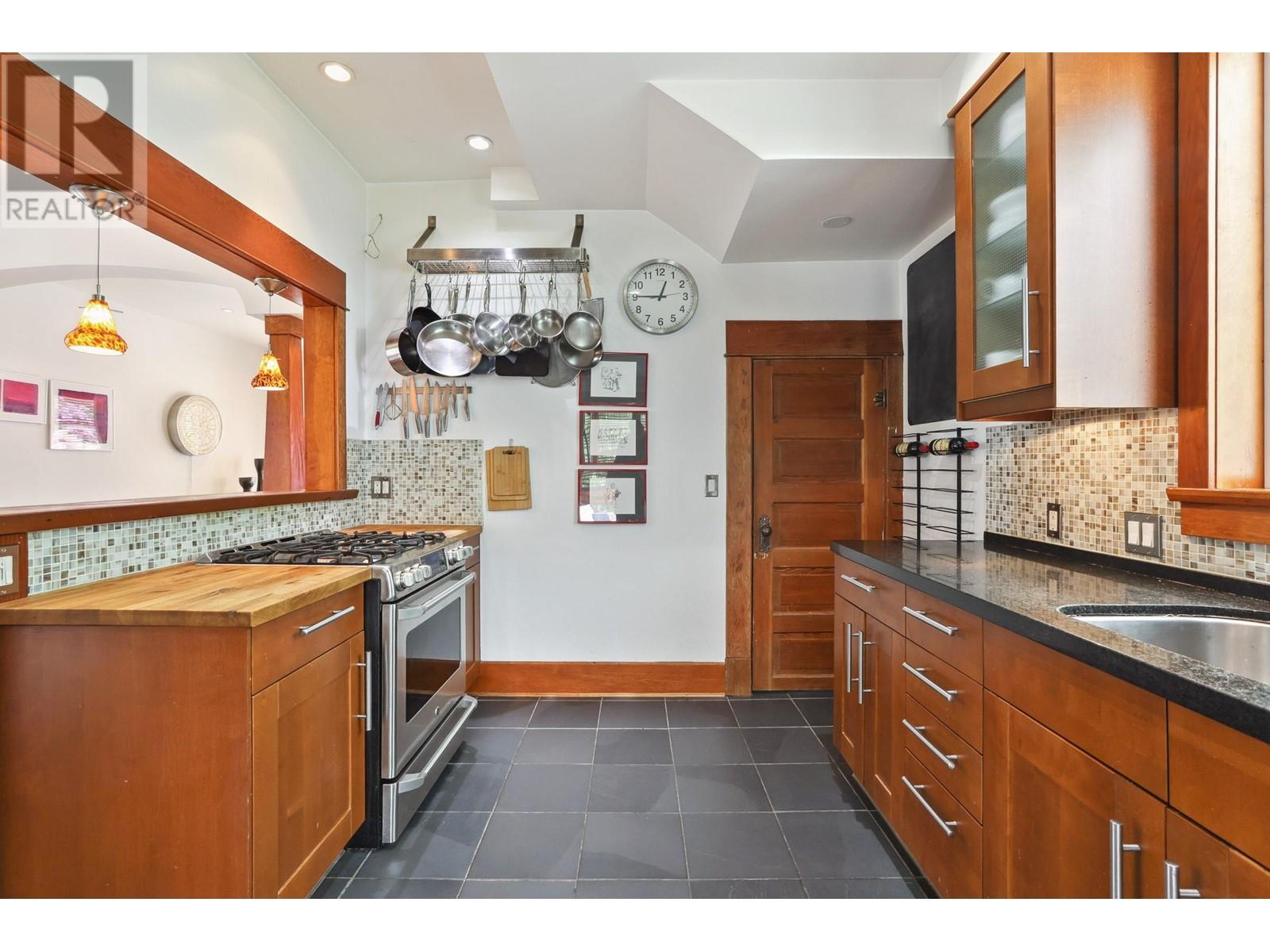 937 E 10th Avenue, Vancouver, British Columbia  V5T 2B3 - Photo 8 - R3013356