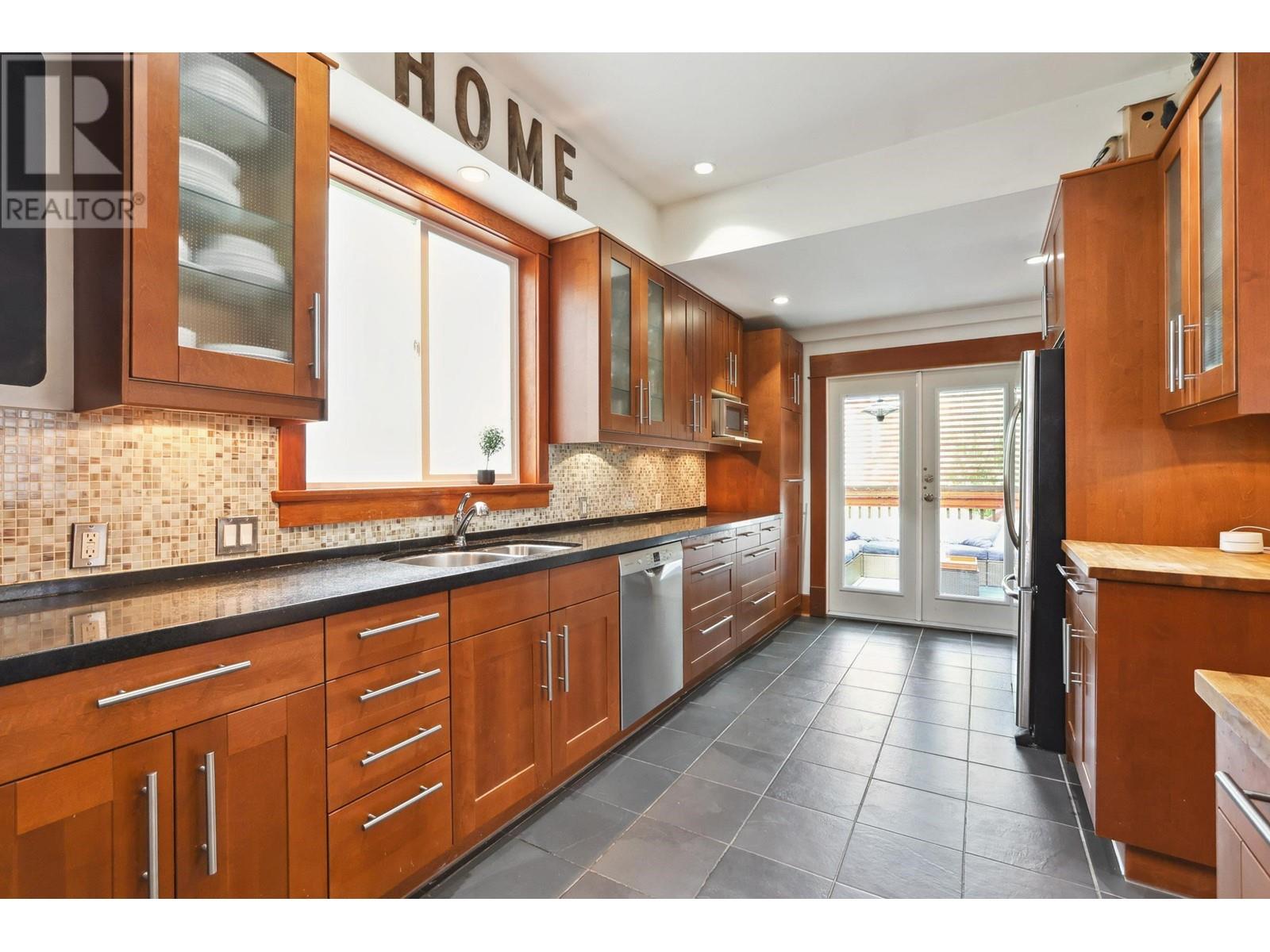 937 E 10th Avenue, Vancouver, British Columbia  V5T 2B3 - Photo 9 - R3013356