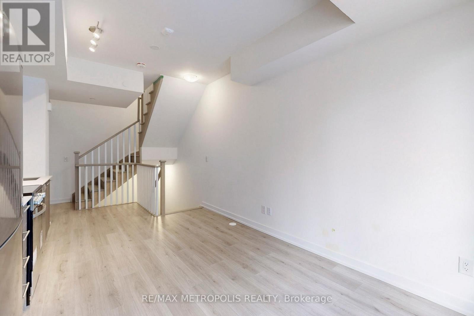 42 - 871 Sheppard Avenue W, Toronto, Ontario  M3H 0E8 - Photo 3 - C12209558