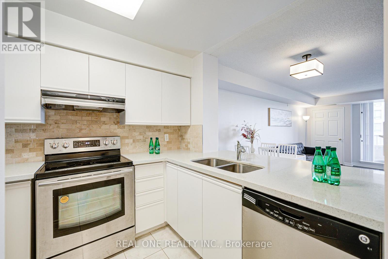 901 - 35 Empress Avenue, Toronto (Willowdale East), Ontario  M2N 6T3 - Photo 6 - C12209585