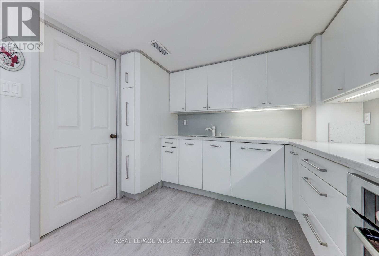 909 - 3900 Yonge Street, Toronto (Bedford Park-Nortown), Ontario  M4N 3N6 - Photo 14 - C12209590