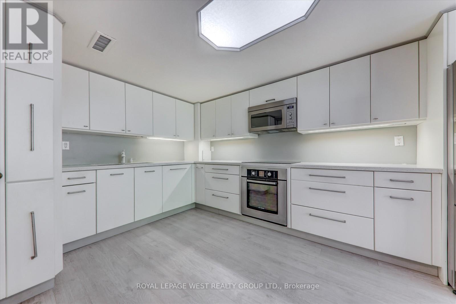 909 - 3900 Yonge Street, Toronto (Bedford Park-Nortown), Ontario  M4N 3N6 - Photo 15 - C12209590