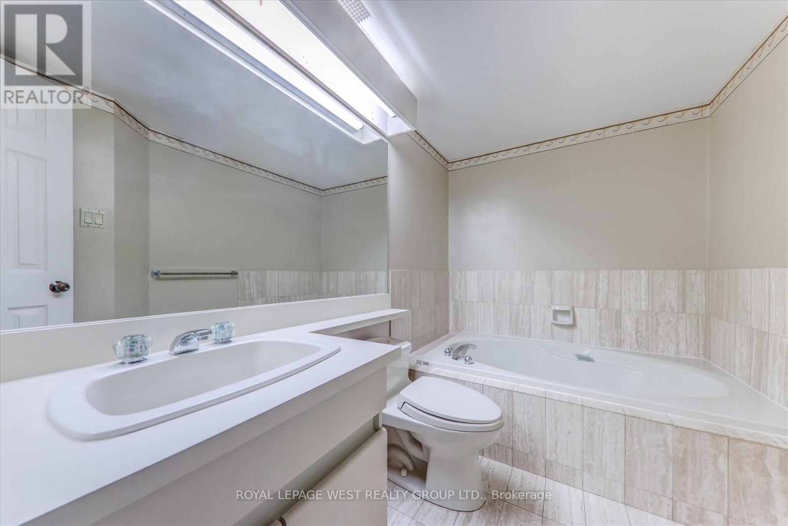 909 - 3900 Yonge Street, Toronto (Bedford Park-Nortown), Ontario  M4N 3N6 - Photo 26 - C12209590