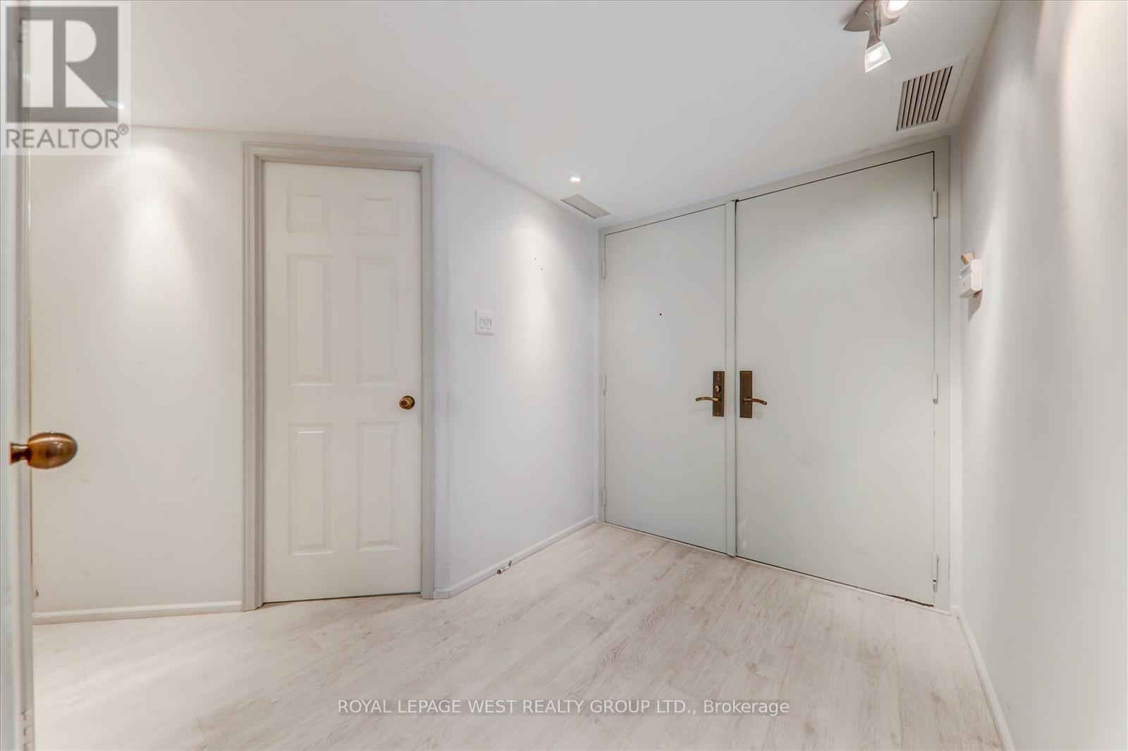 909 - 3900 Yonge Street, Toronto (Bedford Park-Nortown), Ontario  M4N 3N6 - Photo 7 - C12209590