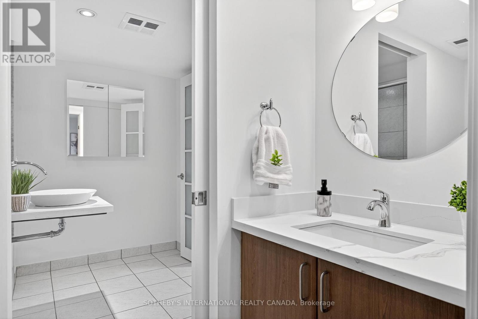 512 - 550 Queens Quay W, Toronto (Waterfront Communities), Ontario  M5V 3M8 - Photo 37 - C12209623