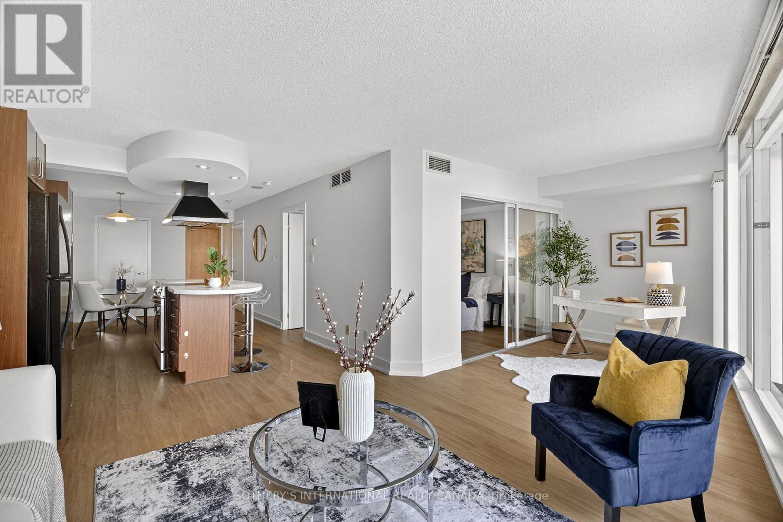 512 - 550 Queens Quay W, Toronto (Waterfront Communities), Ontario  M5V 3M8 - Photo 9 - C12209623
