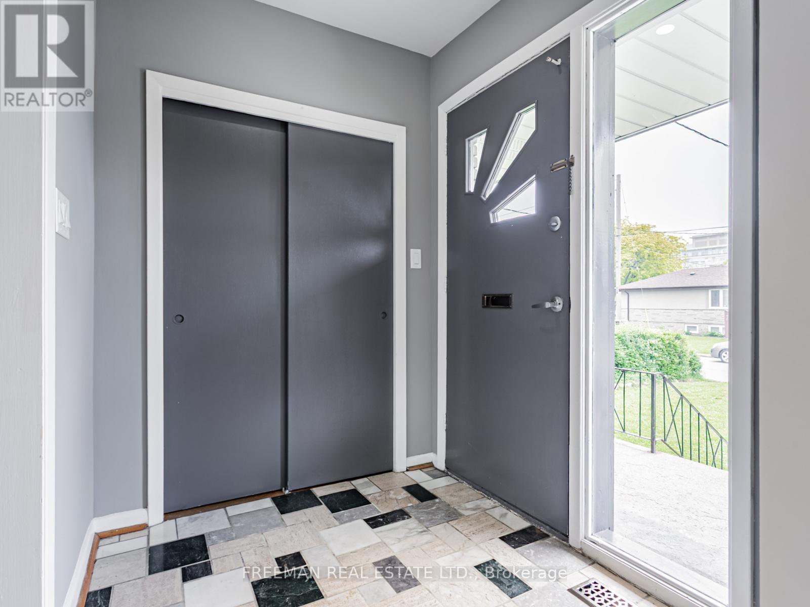 80 Cocksfield Avenue, Toronto (Bathurst Manor), Ontario  M3H 3S9 - Photo 4 - C12209627