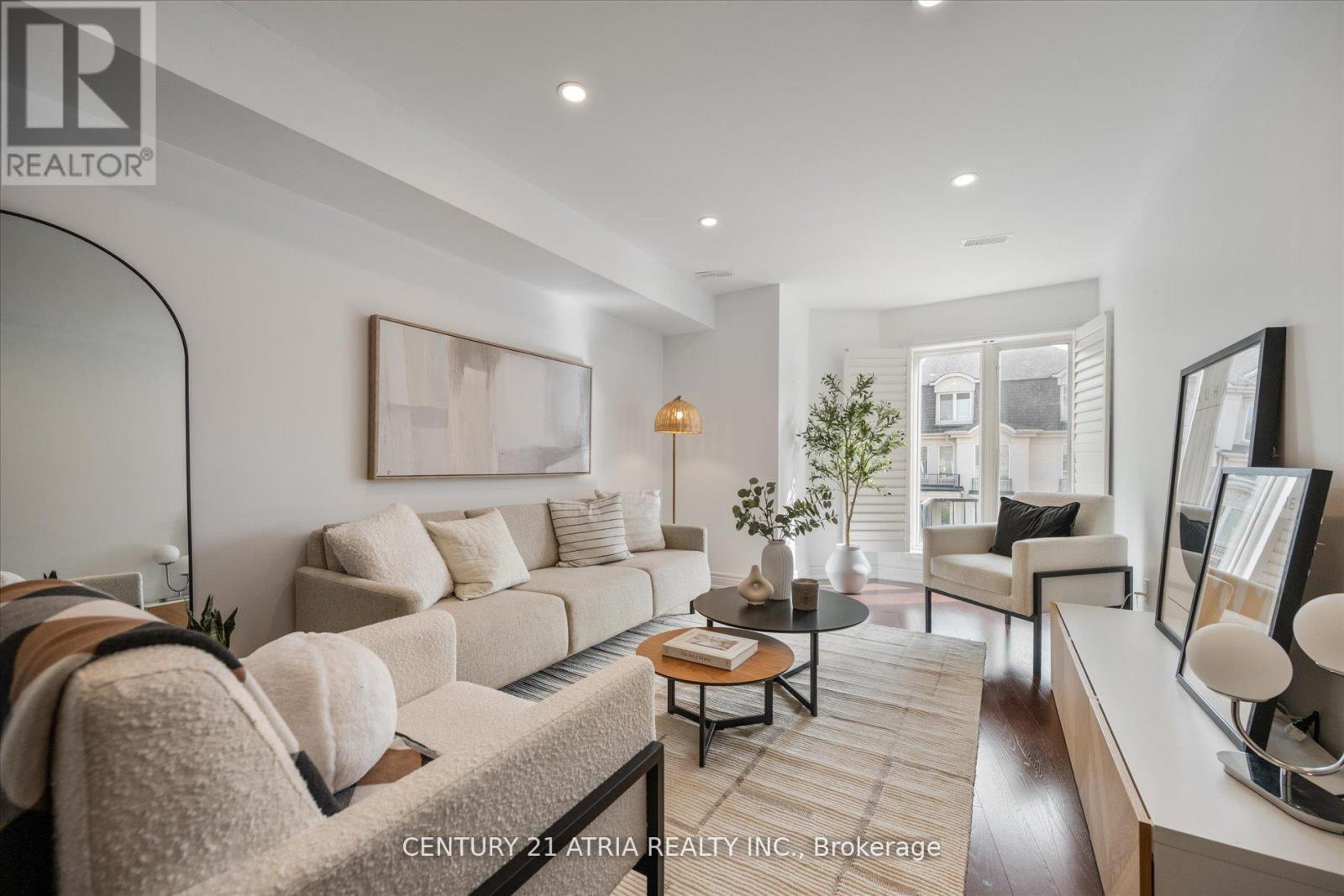 291 David Dunlap Circle, Toronto (Banbury-Don Mills), Ontario  M3C 4B9 - Photo 1 - C12209657