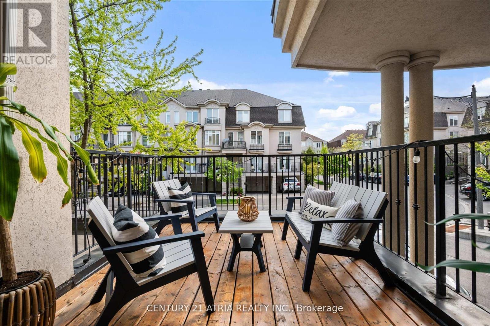 291 David Dunlap Circle, Toronto (Banbury-Don Mills), Ontario  M3C 4B9 - Photo 2 - C12209657