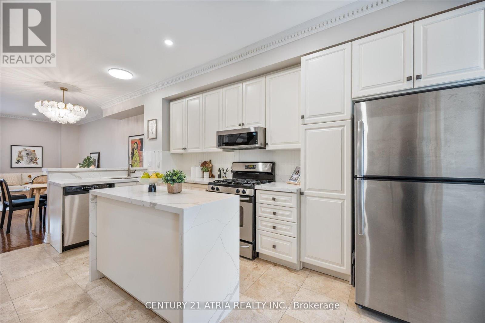 291 David Dunlap Circle, Toronto (Banbury-Don Mills), Ontario  M3C 4B9 - Photo 7 - C12209657
