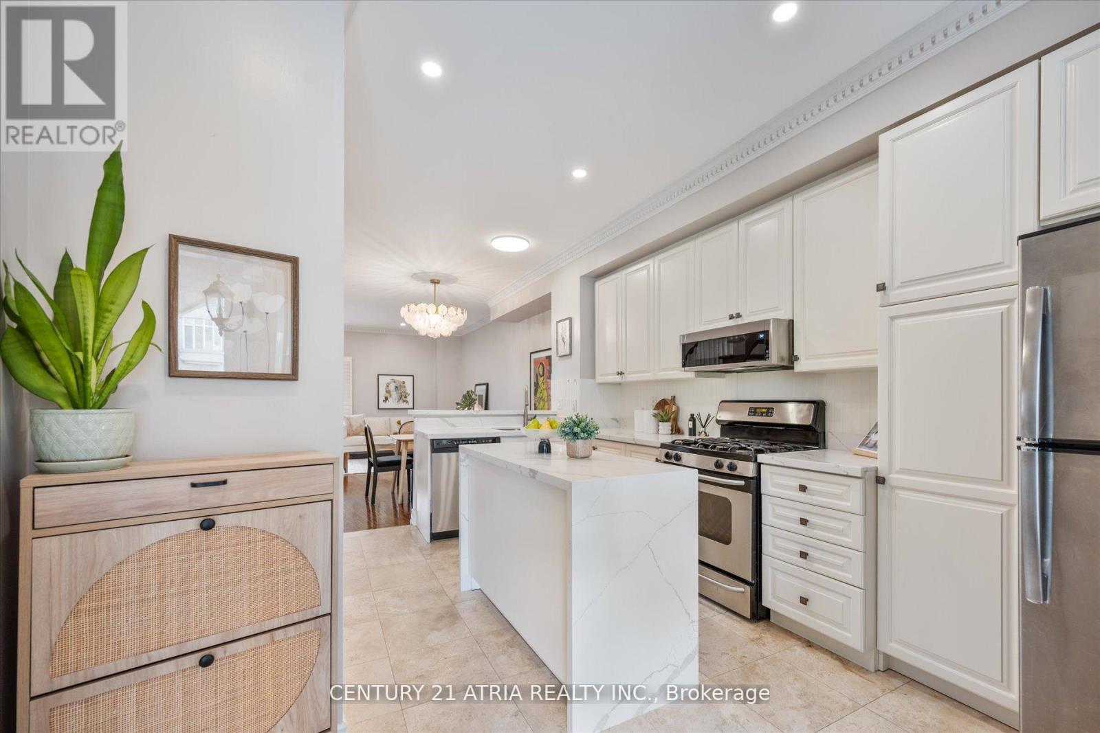 291 David Dunlap Circle, Toronto (Banbury-Don Mills), Ontario  M3C 4B9 - Photo 9 - C12209657