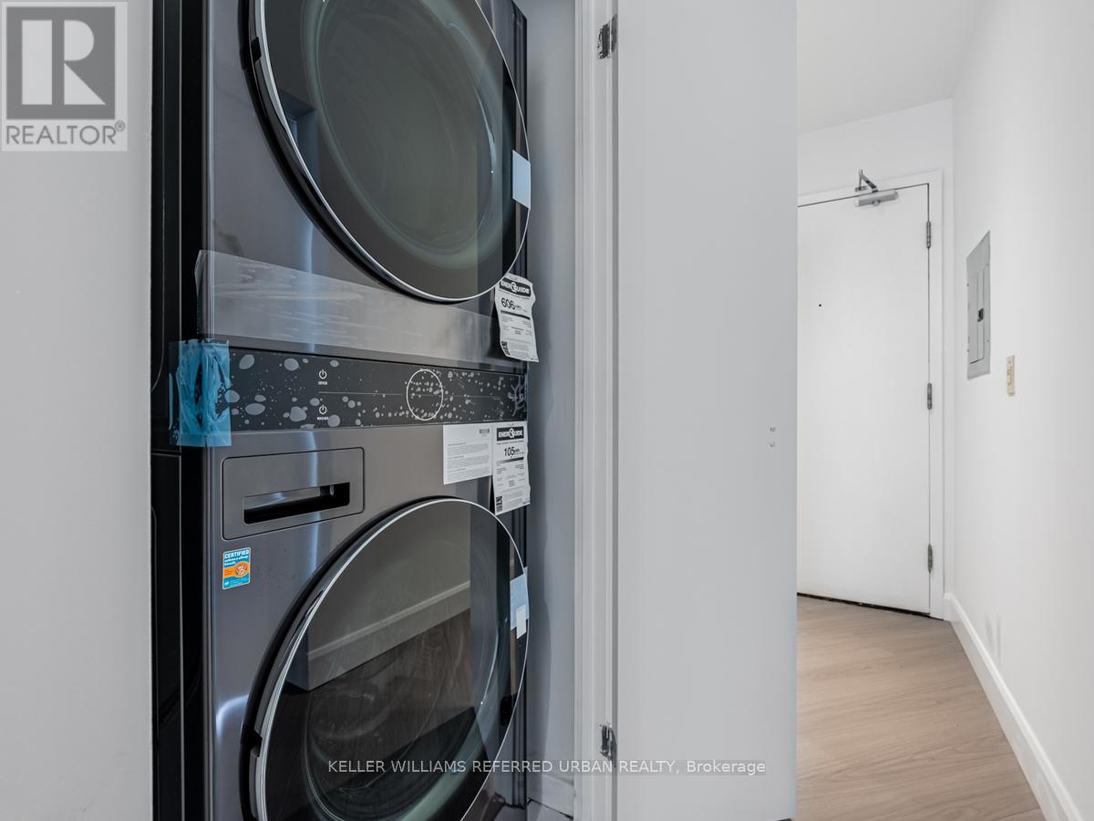 3202 - 8 York Street, Toronto (Waterfront Communities), Ontario  M5J 2Y2 - Photo 14 - C12209667