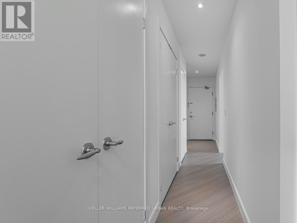 3202 - 8 York Street, Toronto (Waterfront Communities), Ontario  M5J 2Y2 - Photo 5 - C12209667