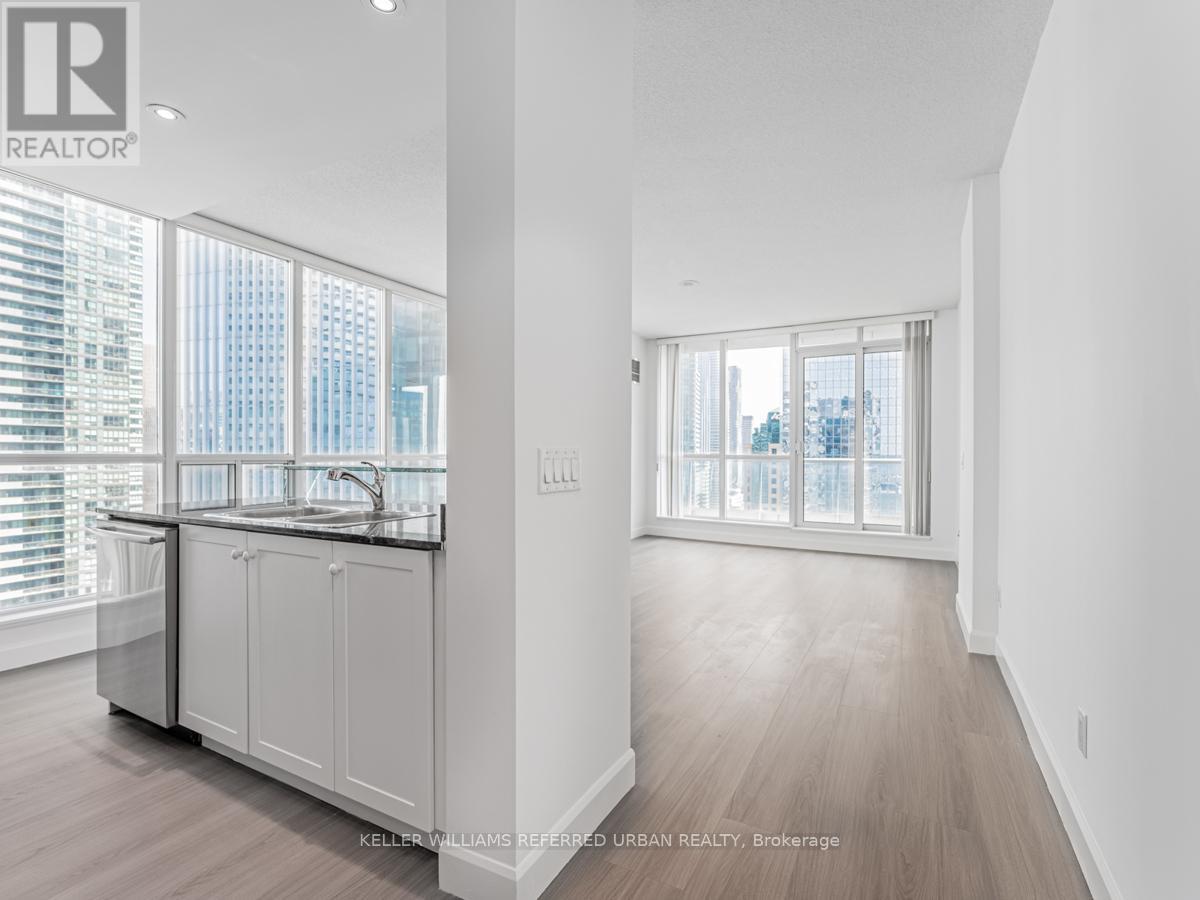 3202 - 8 York Street, Toronto (Waterfront Communities), Ontario  M5J 2Y2 - Photo 7 - C12209667