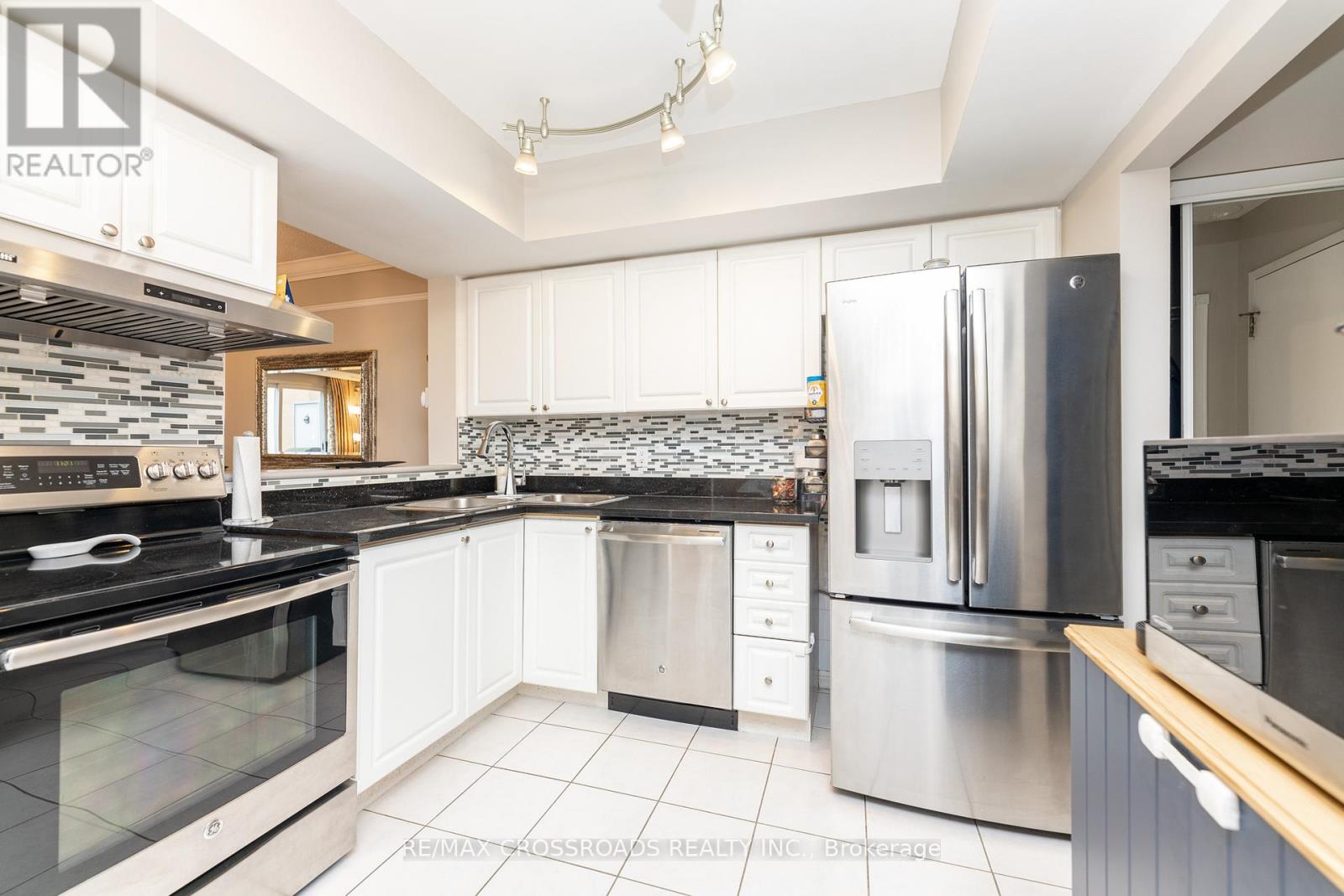 1209 - 28 Sommerset Way, Toronto (Willowdale East), Ontario  M2N 6W7 - Photo 10 - C12209685