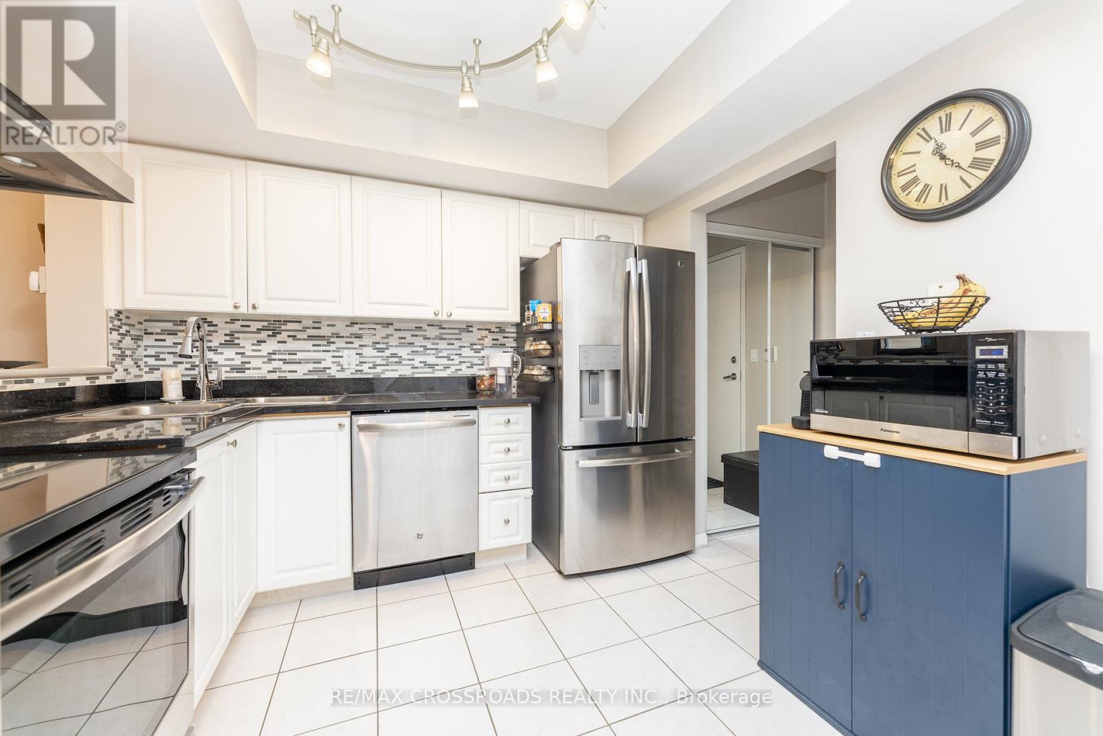 1209 - 28 Sommerset Way, Toronto (Willowdale East), Ontario  M2N 6W7 - Photo 9 - C12209685