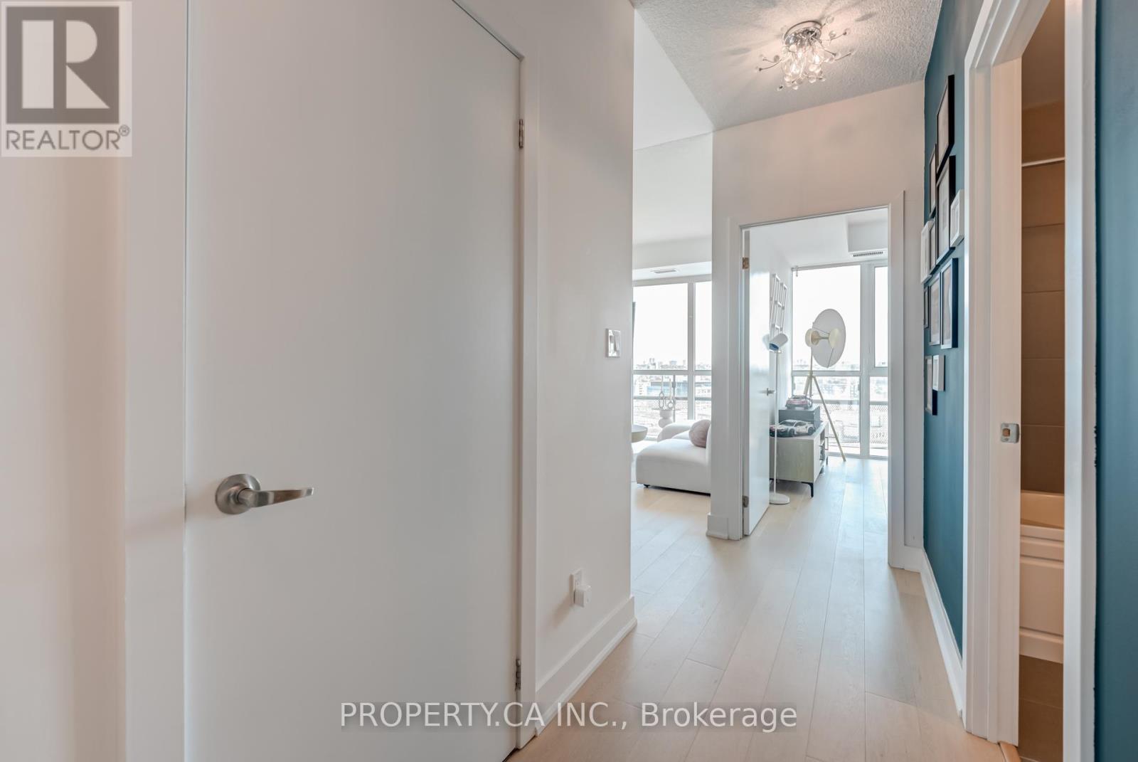1009 - 99 The Donway W, Toronto (Banbury-Don Mills), Ontario  M3C 0N8 - Photo 8 - C12209696