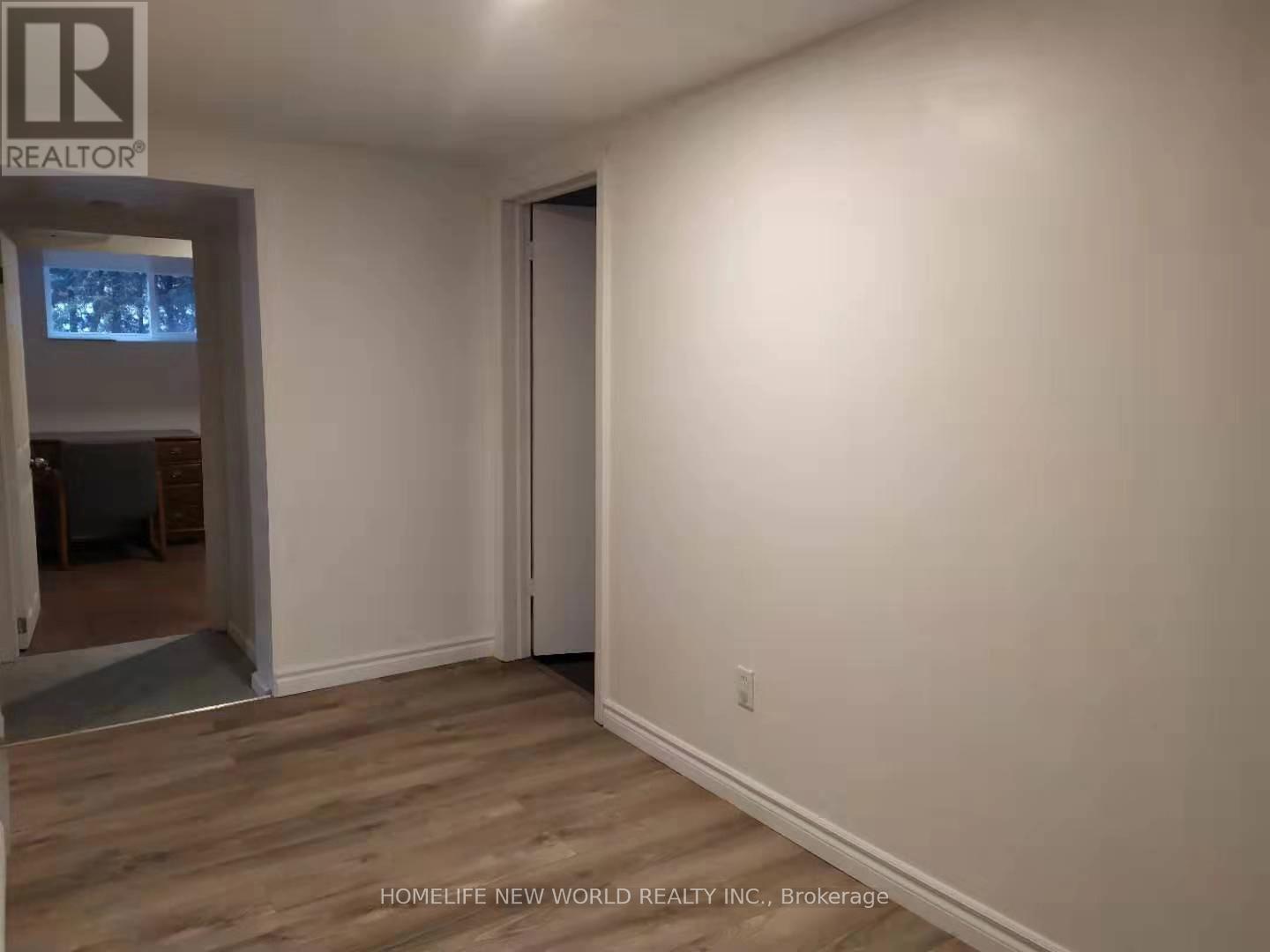 96 Berkinshaw Crescent, Toronto, Ontario  M3B 2T2 - Photo 16 - C12209735