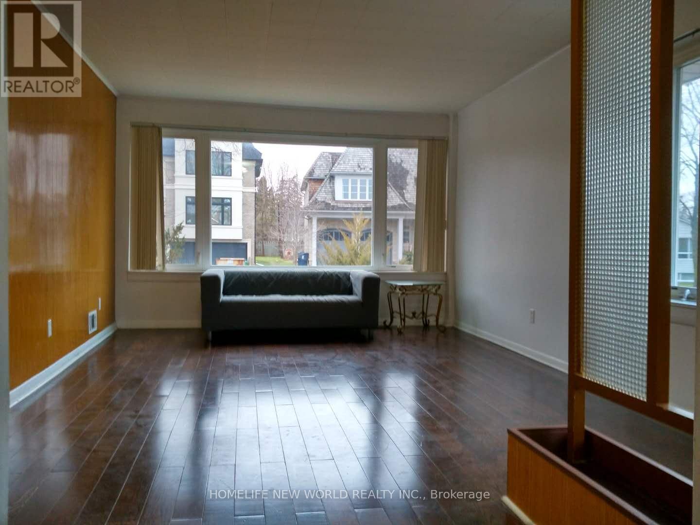 96 Berkinshaw Crescent, Toronto, Ontario  M3B 2T2 - Photo 2 - C12209735
