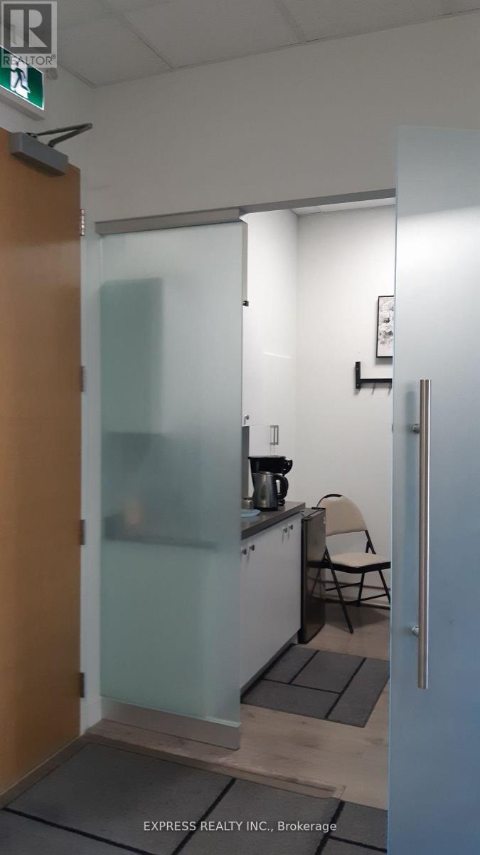 1002 - 4789 Yonge Street, Toronto (Willowdale East), Ontario  M2N 0G3 - Photo 32 - C12209743