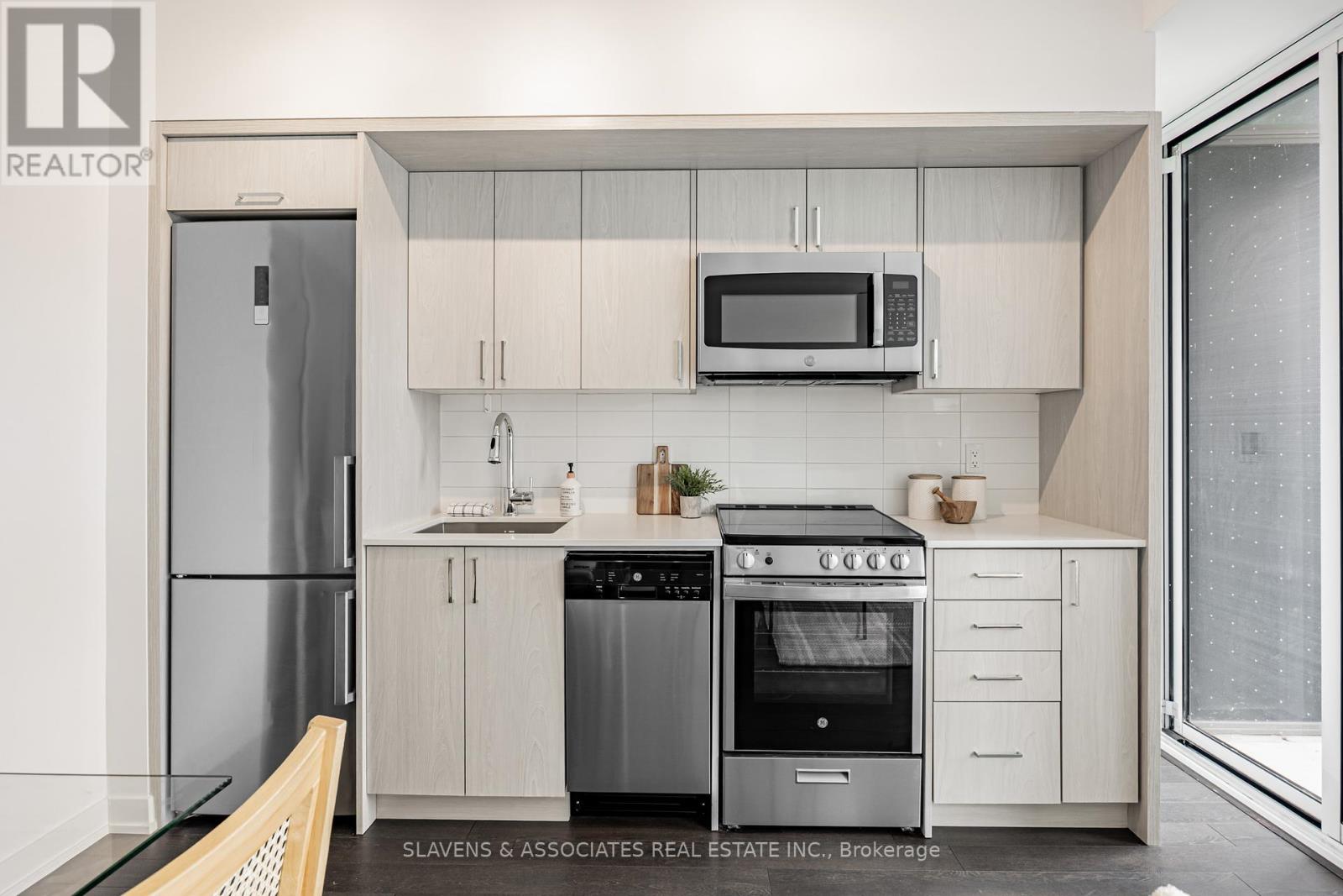 304 - 1 Cardiff Road, Toronto (Mount Pleasant East), Ontario  M4P 0G2 - Photo 4 - C12209791