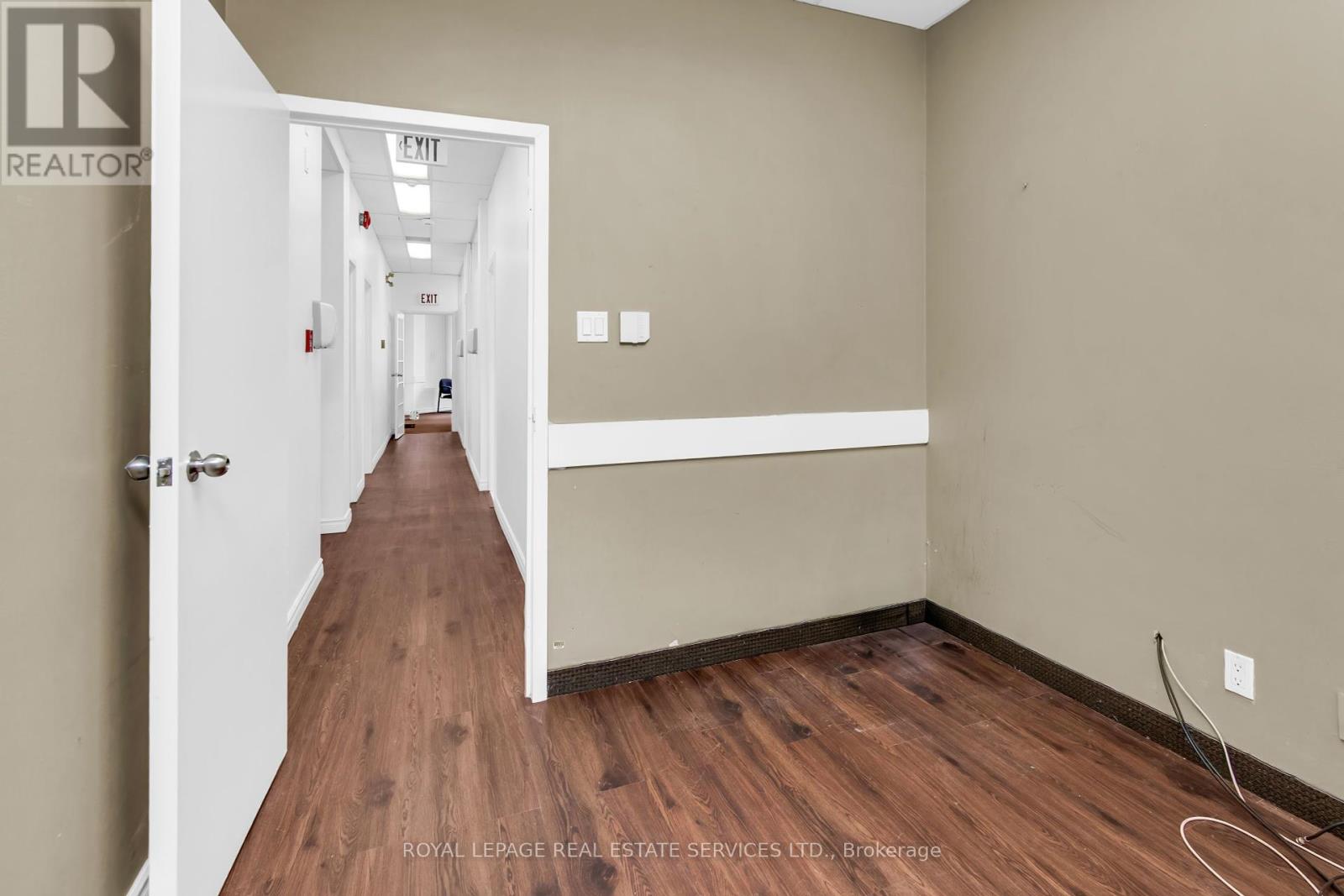 Main Floor - 346 Dundas Street W, Toronto, Ontario  M5T 1G5 - Photo 19 - C12209797