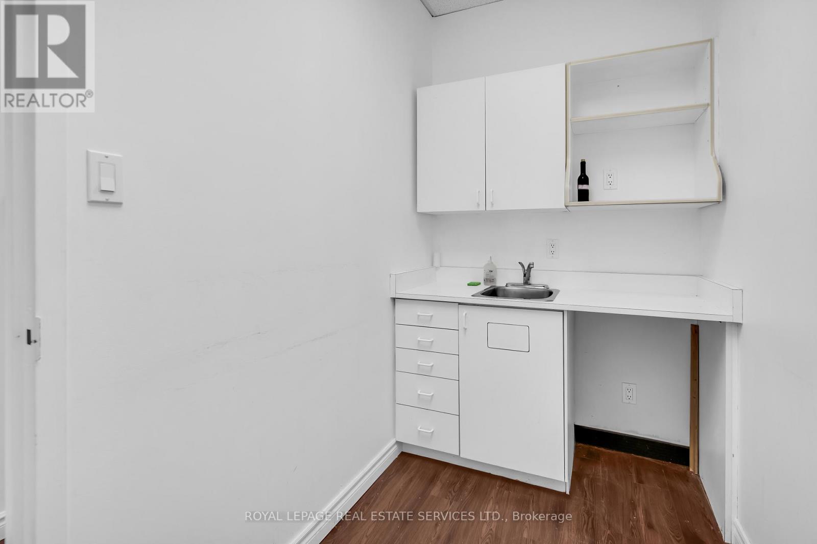 Main Floor - 346 Dundas Street W, Toronto, Ontario  M5T 1G5 - Photo 22 - C12209797
