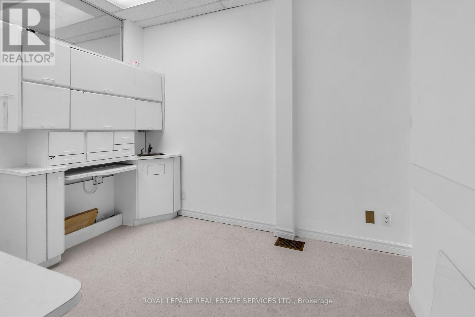 Main Floor - 346 Dundas Street W, Toronto, Ontario  M5T 1G5 - Photo 25 - C12209797