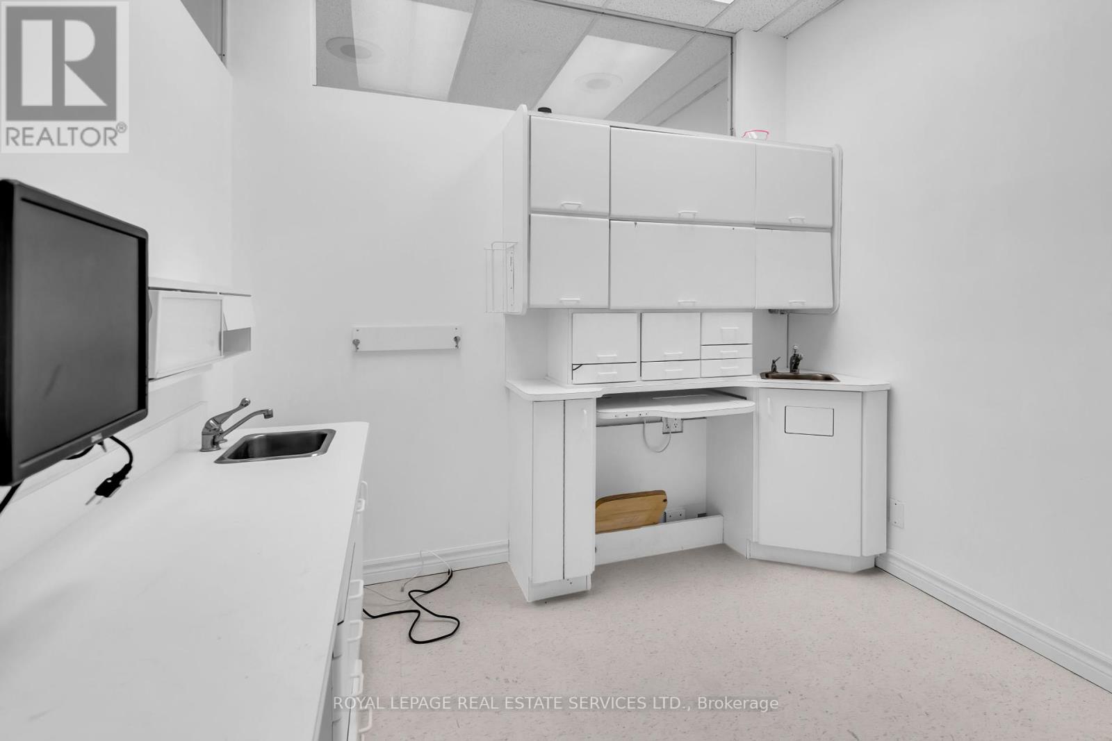 Main Floor - 346 Dundas Street W, Toronto, Ontario  M5T 1G5 - Photo 26 - C12209797