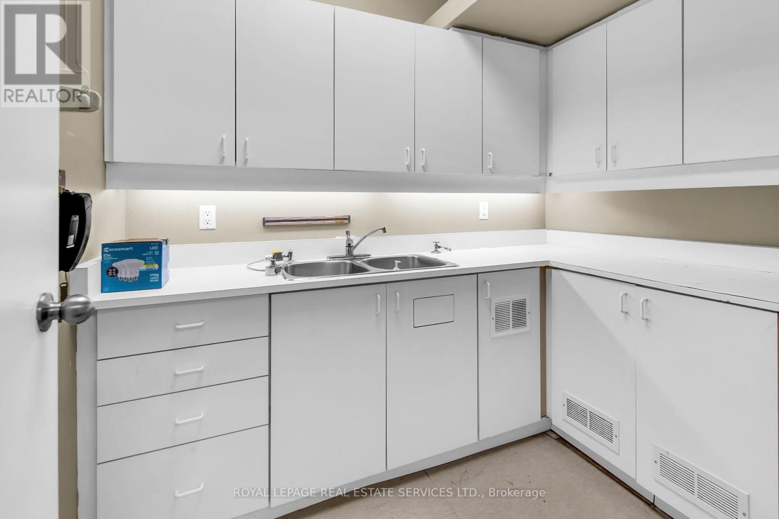Main Floor - 346 Dundas Street W, Toronto, Ontario  M5T 1G5 - Photo 29 - C12209797