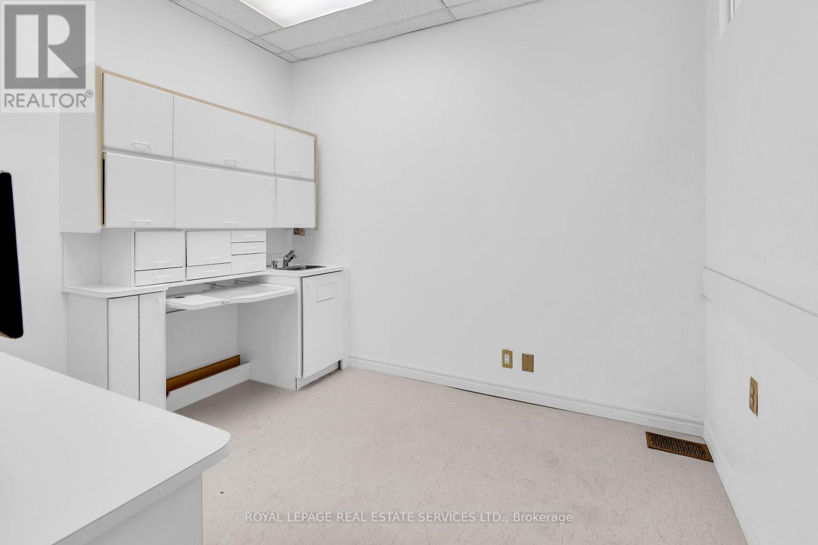 Main Floor - 346 Dundas Street W, Toronto, Ontario  M5T 1G5 - Photo 31 - C12209797
