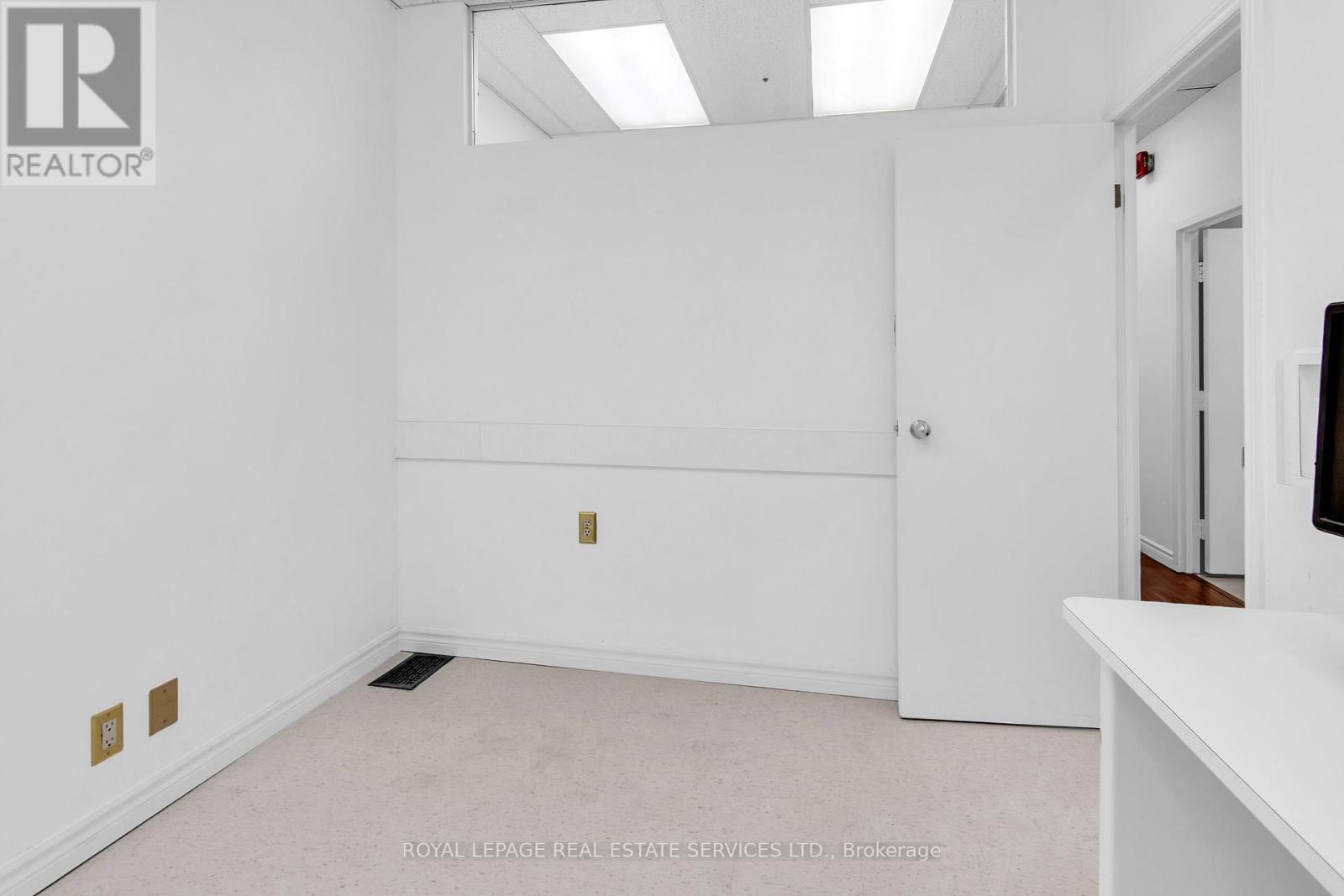 Main Floor - 346 Dundas Street W, Toronto, Ontario  M5T 1G5 - Photo 34 - C12209797