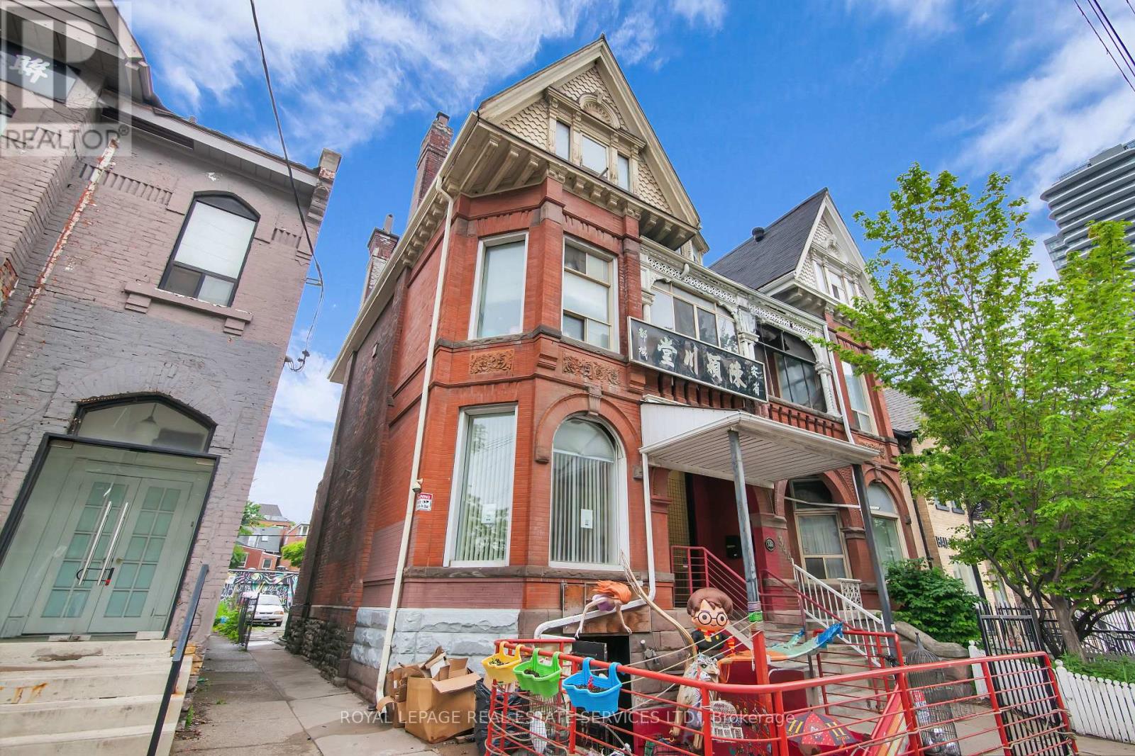 Main Floor - 346 Dundas Street W, Toronto, Ontario  M5T 1G5 - Photo 4 - C12209797