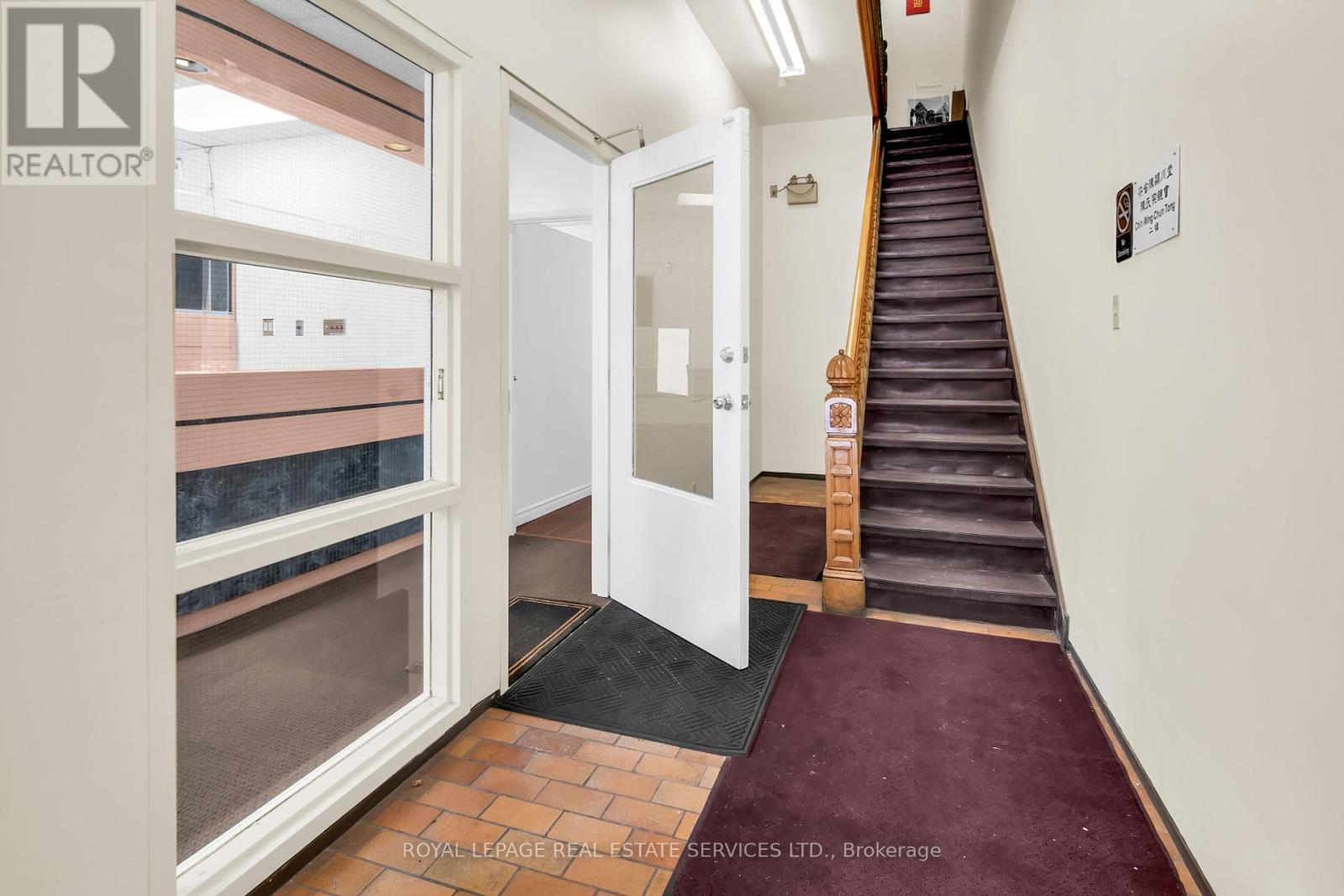 Main Floor - 346 Dundas Street W, Toronto, Ontario  M5T 1G5 - Photo 7 - C12209797