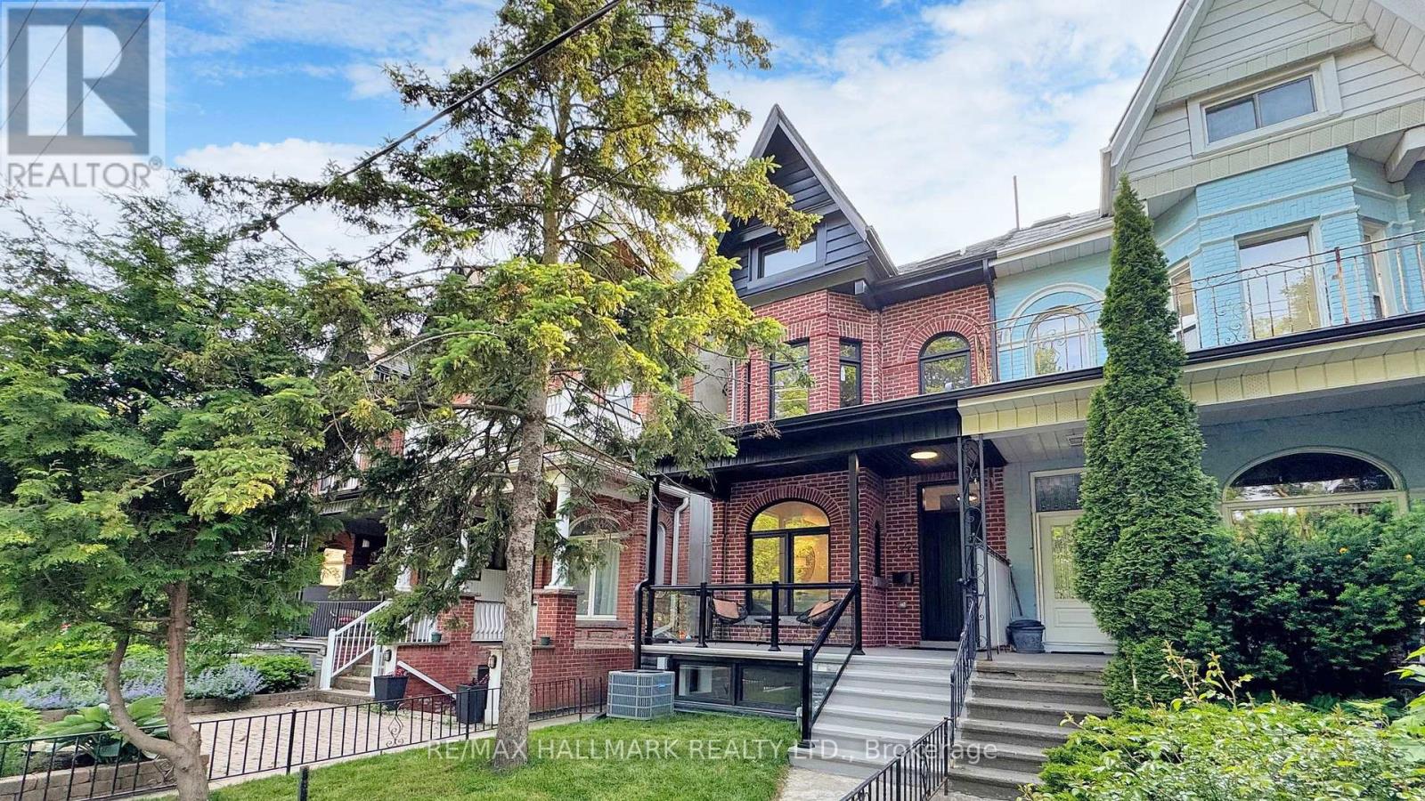 122 CRAWFORD STREET, Toronto, Ontario