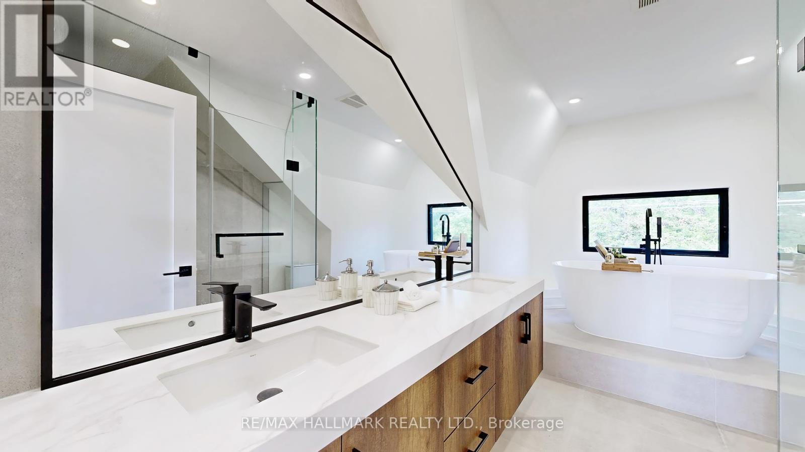 122 Crawford Street, Toronto, Ontario  M6J 2V4 - Photo 31 - C12209813