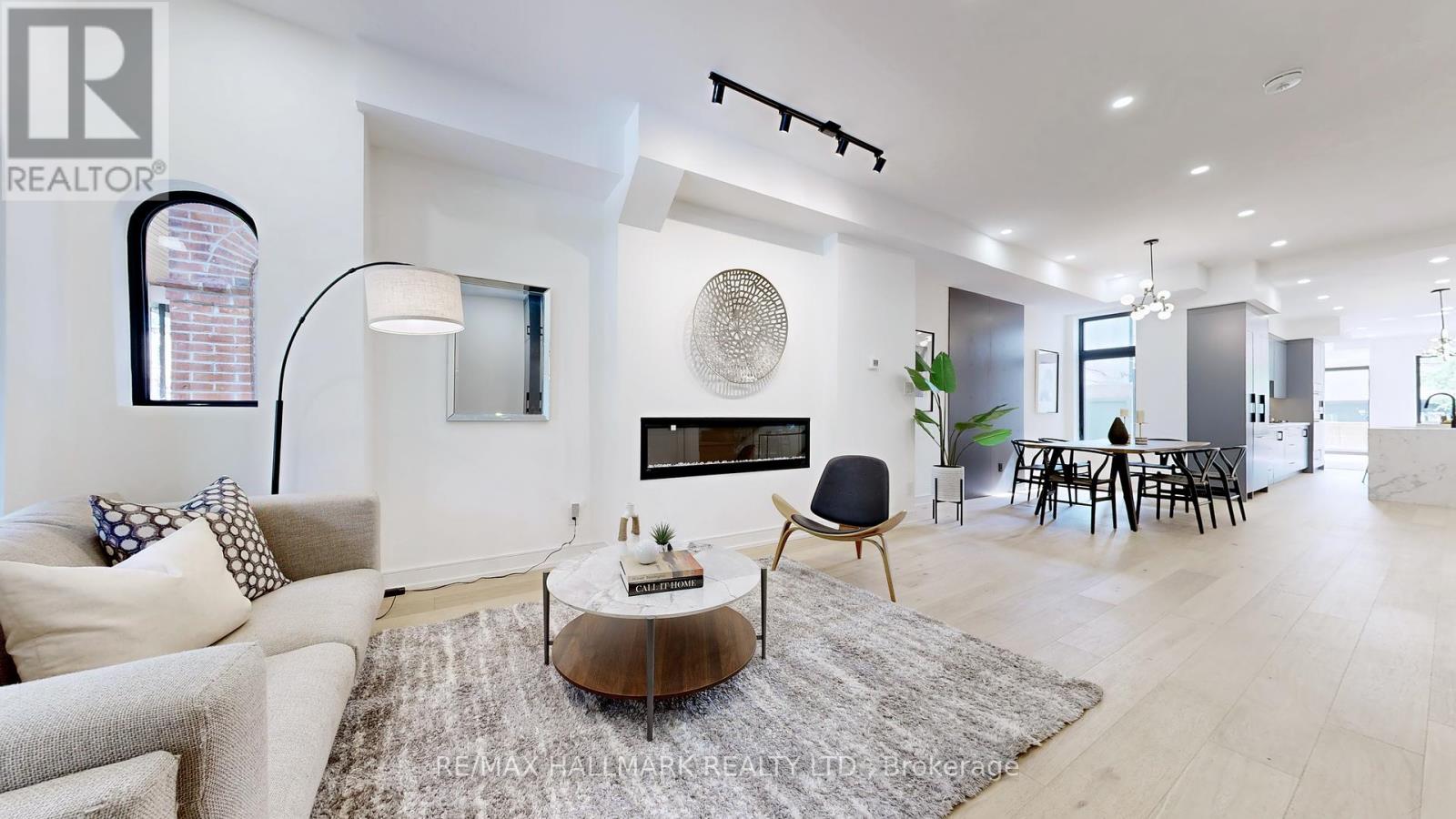 122 Crawford Street, Toronto, Ontario  M6J 2V4 - Photo 4 - C12209813
