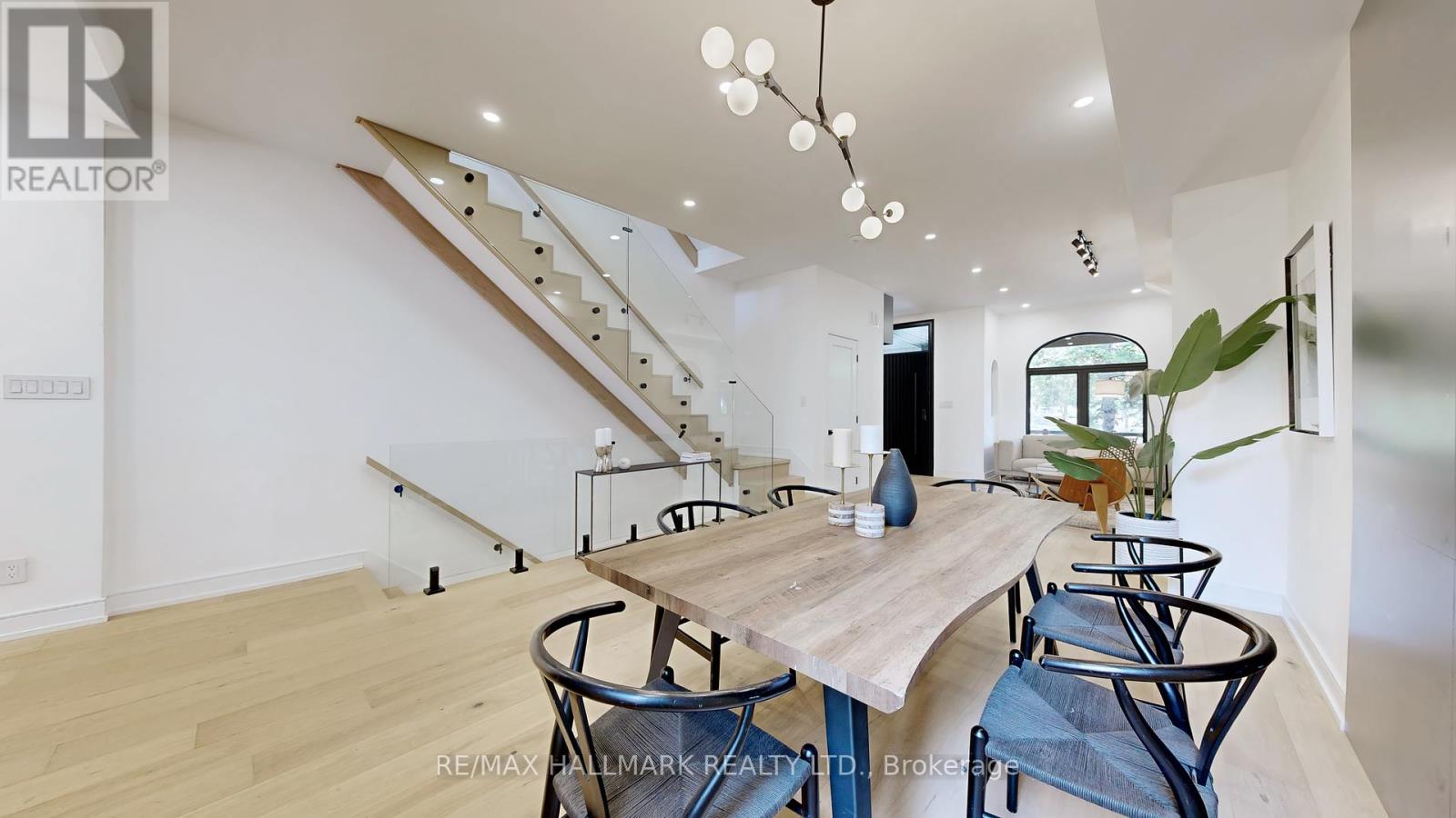 122 Crawford Street, Toronto, Ontario  M6J 2V4 - Photo 8 - C12209813