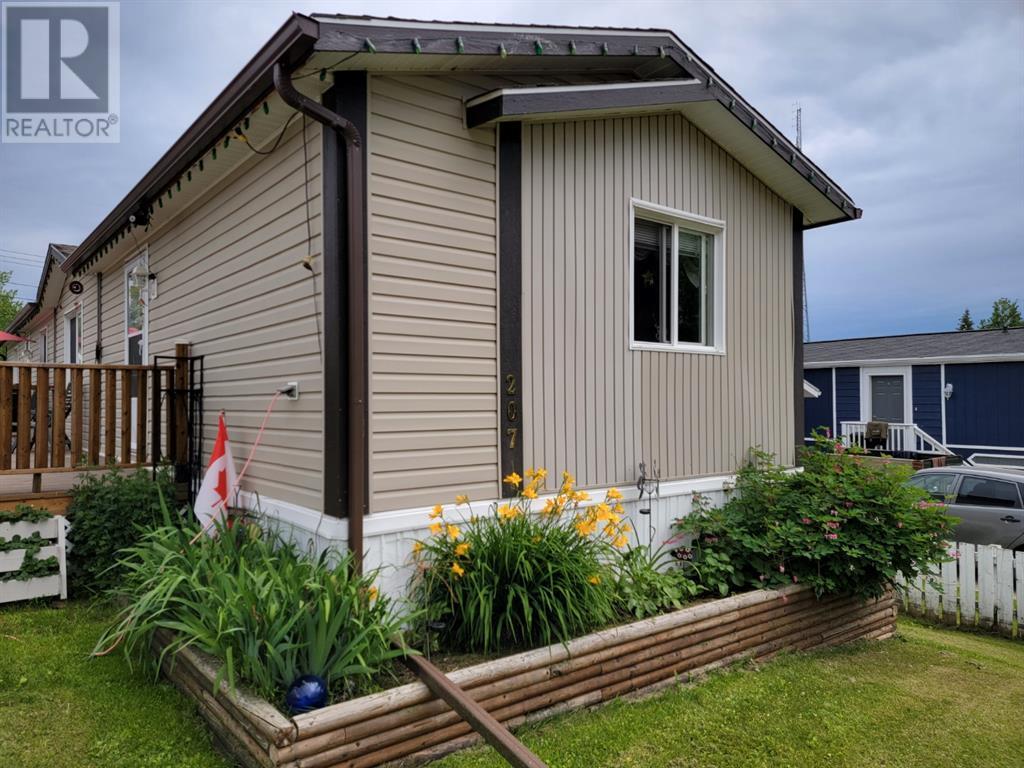 207 4a Street, Fox Creek, Alberta  T0H 1P0 - Photo 3 - A2203376